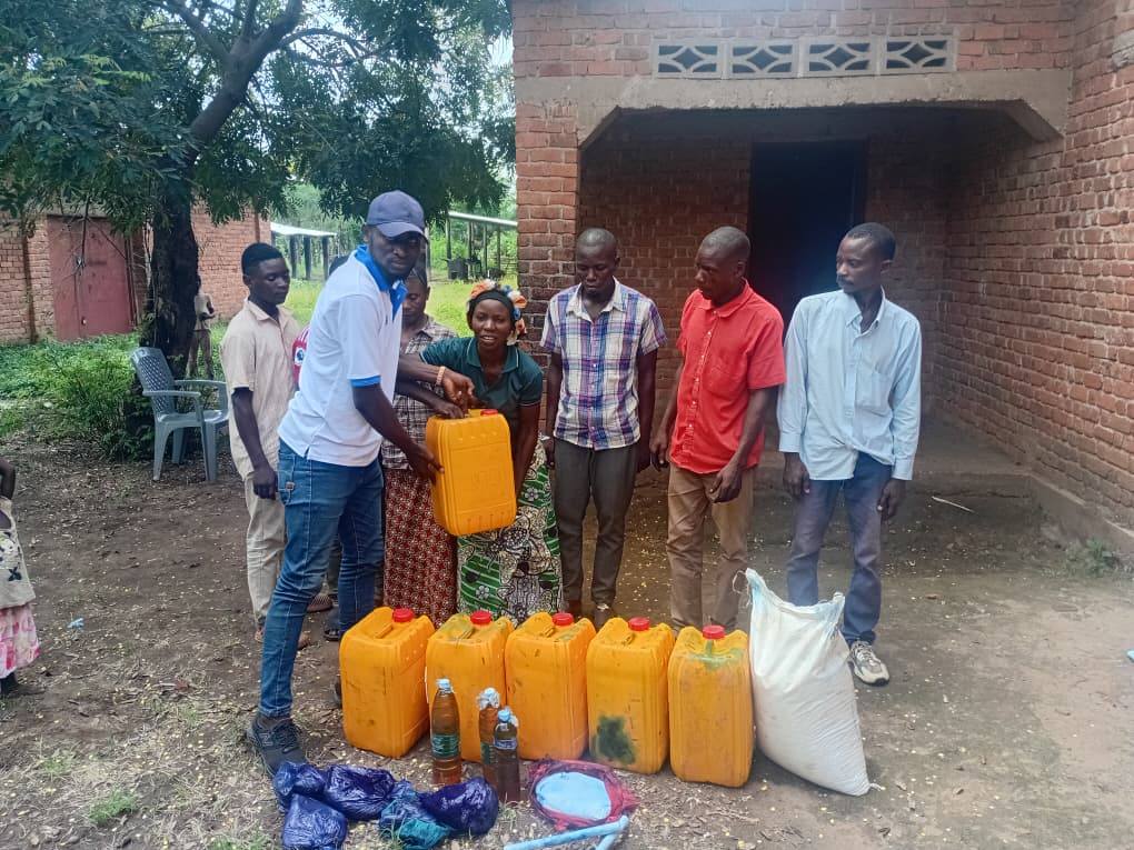 Distribution à Sanza